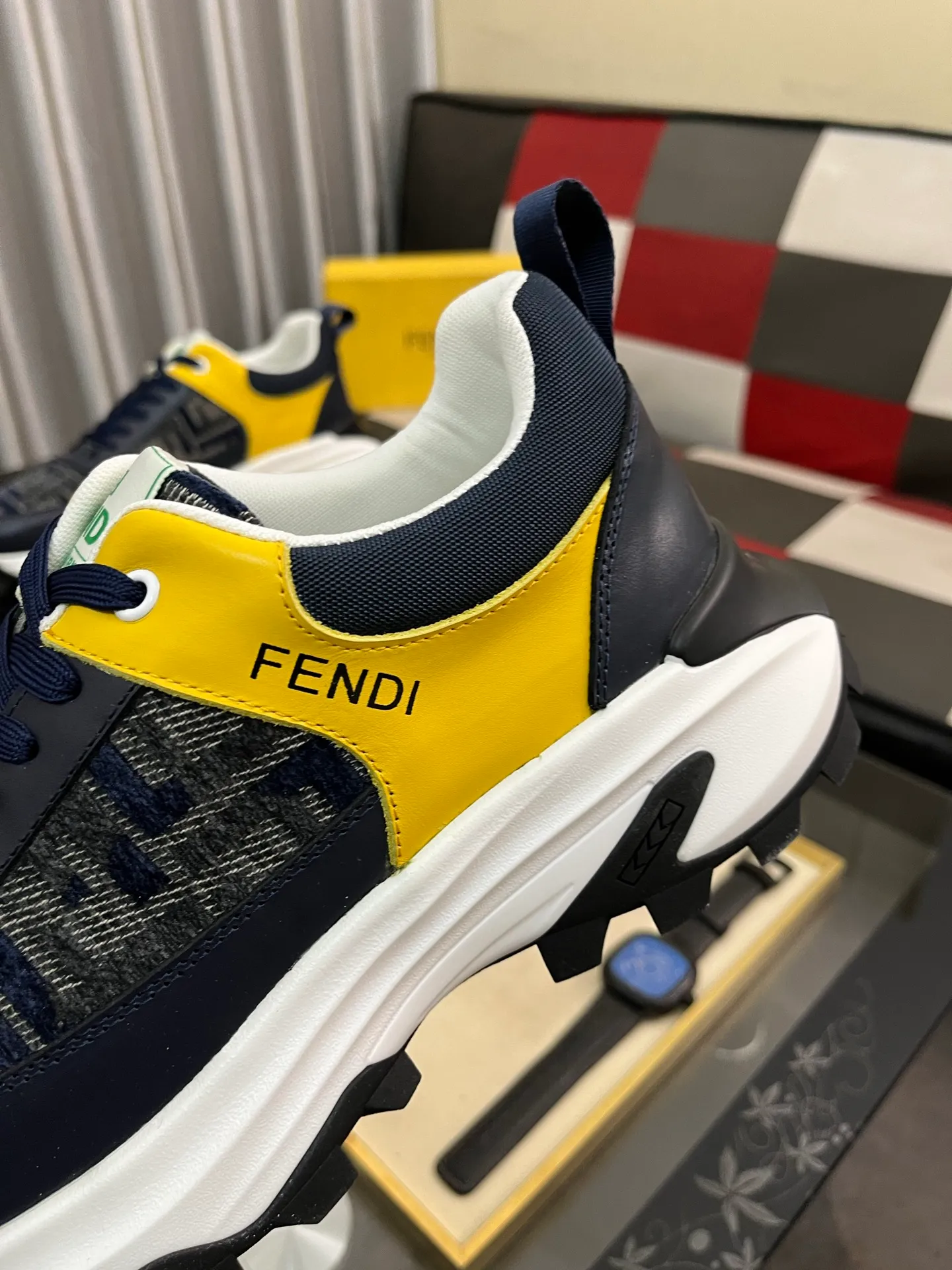 Men's Men's Shoes💰458⌚️⌚️[FENDI] Fendi's classic and comfortable men's, this complex sneaker is made of soft calfskin➕genuine leather lining➕original ultra-light rubber material with rough outsole. This unique light style is suitable for the casual and refined sensibility of this season. It is comfortable and natural on the feet. It is an everyday style for casual travel in autumn and winter! 38−443️⃣colors available